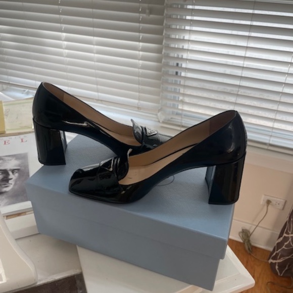 $995- PRADA Vernice Patent Loafer Black Pumps /  Logo - Picture 9 of 12